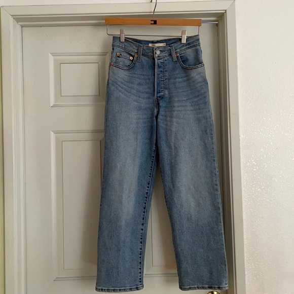 Levi's Denim - NWOT Ribcage Straight Levi’s